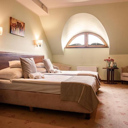 Hotel Rycerski Czeladz Bagian luar foto
