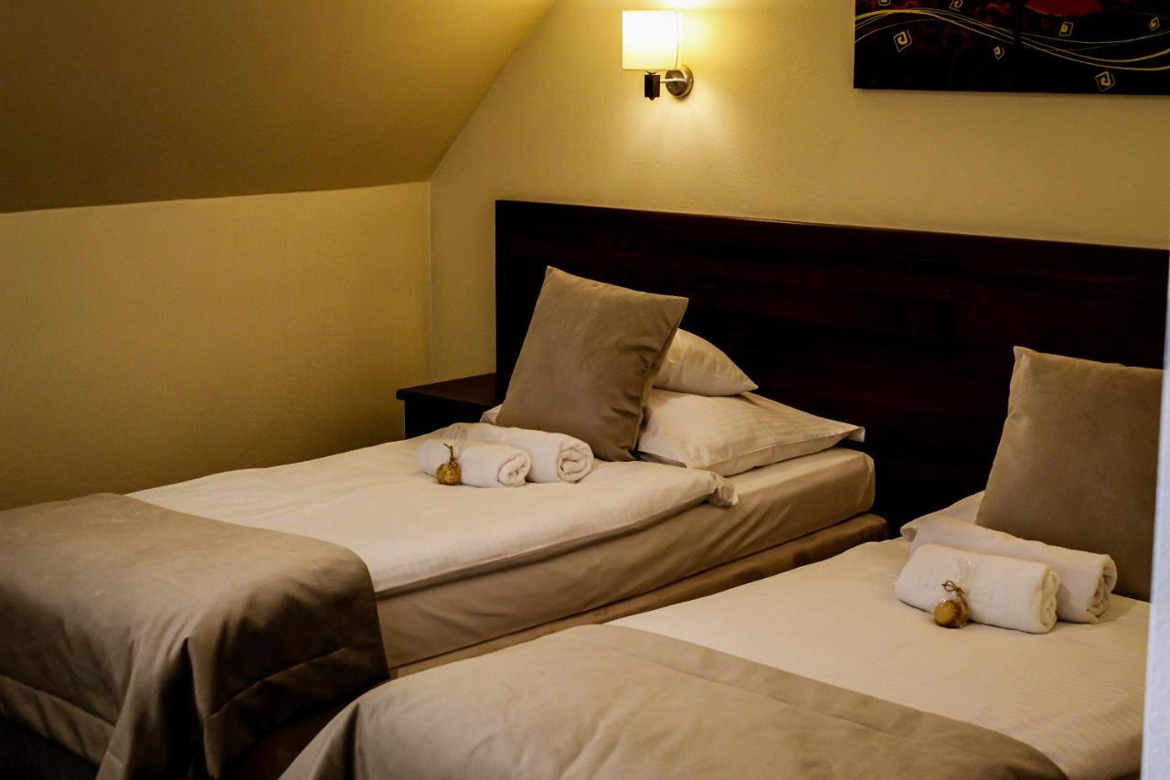 Hotel Rycerski Czeladz Bagian luar foto