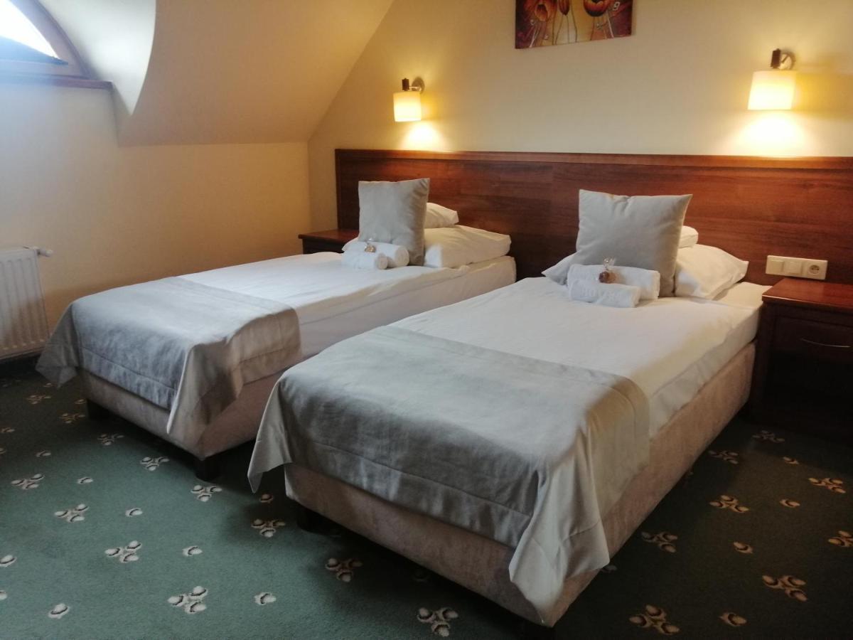 Hotel Rycerski Czeladz Bagian luar foto