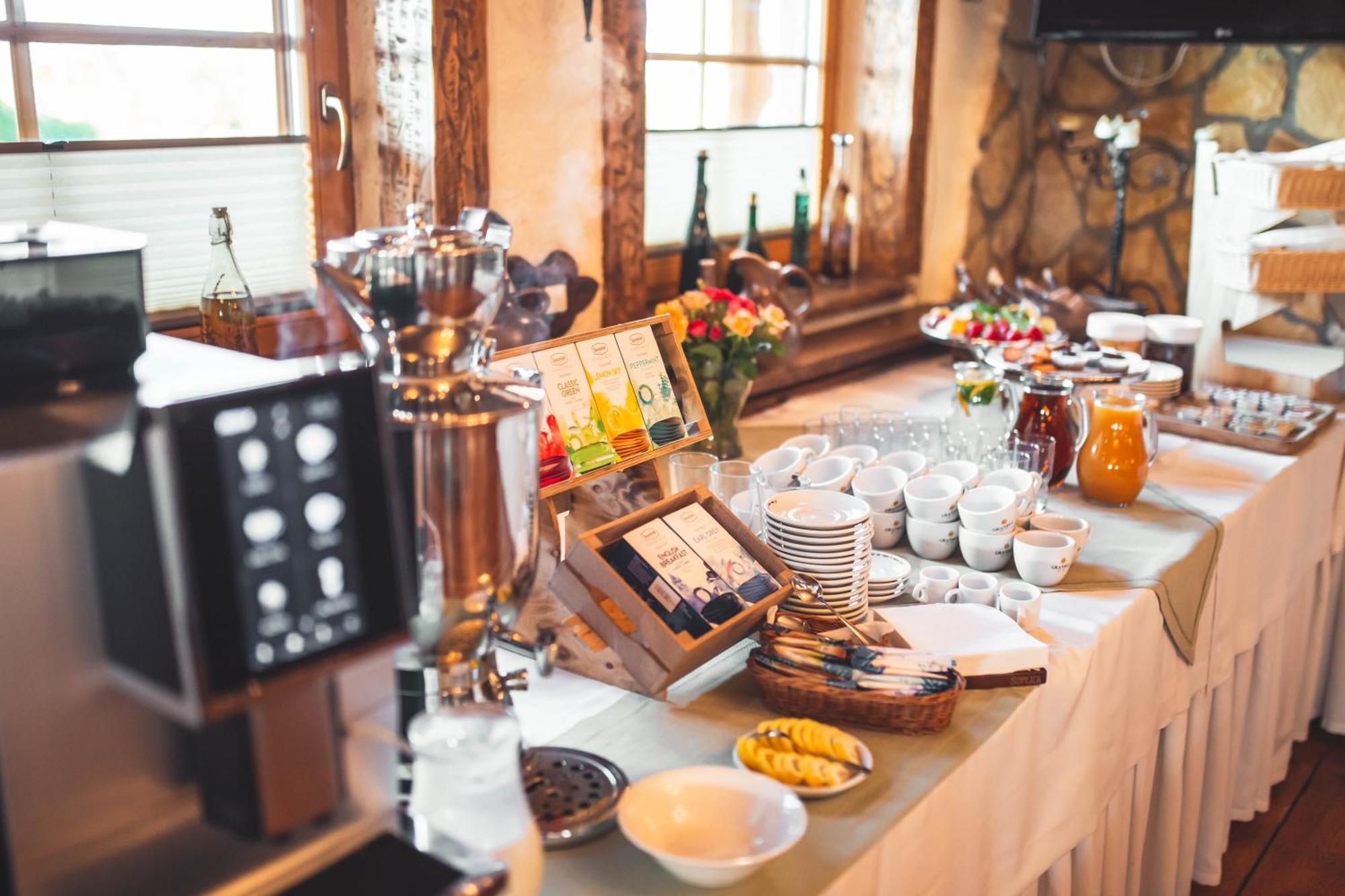 Hotel Rycerski Czeladz Bagian luar foto