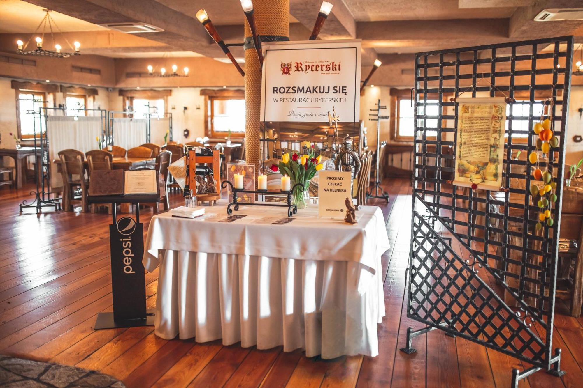 Hotel Rycerski Czeladz Bagian luar foto