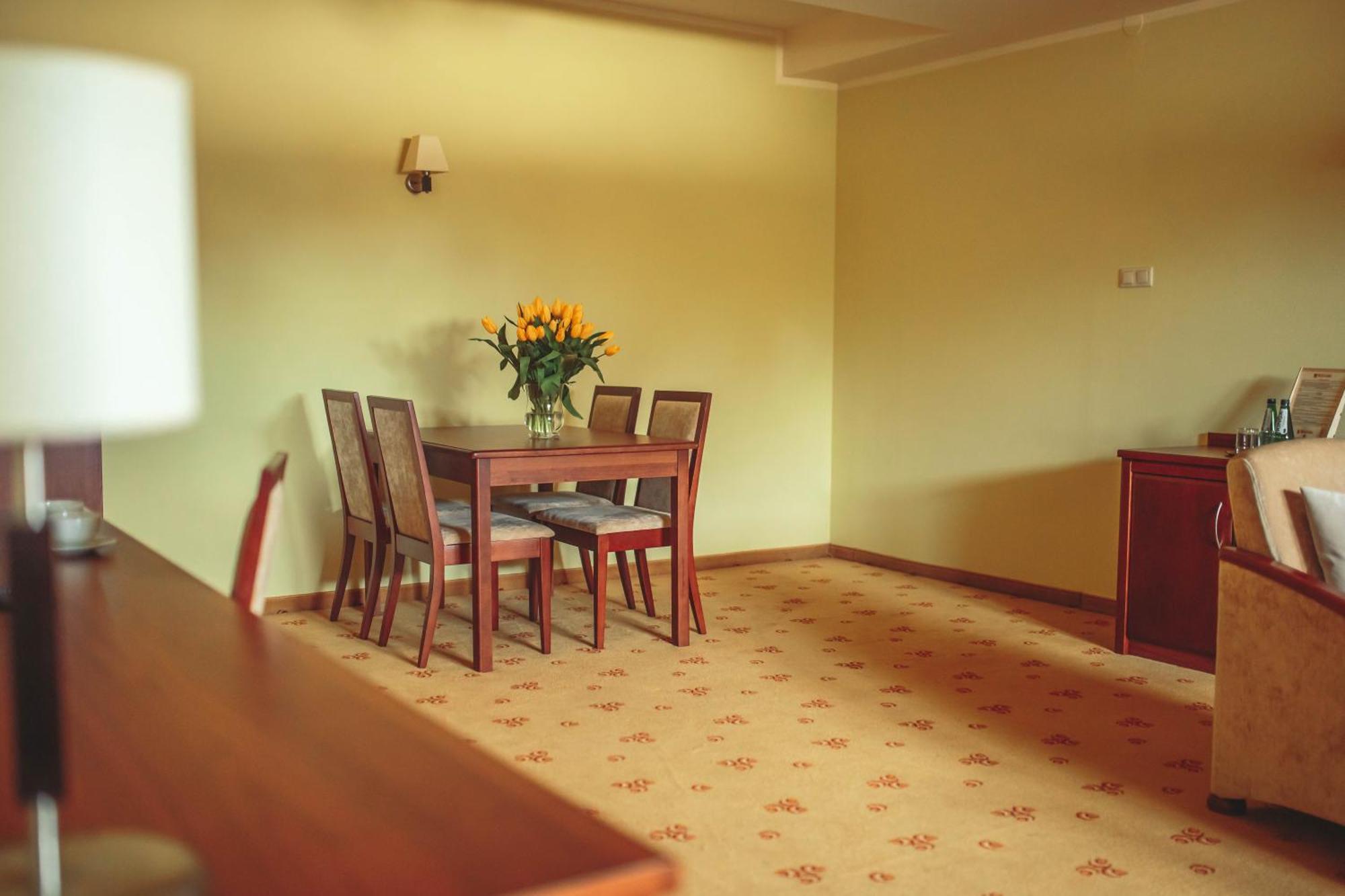 Hotel Rycerski Czeladz Bagian luar foto