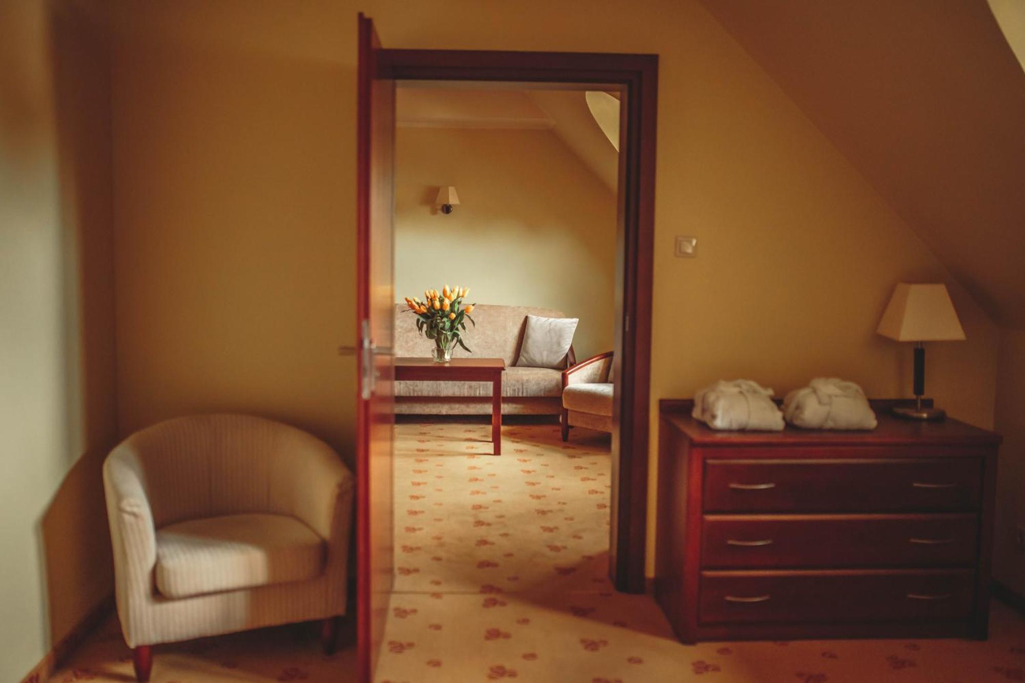 Hotel Rycerski Czeladz Bagian luar foto
