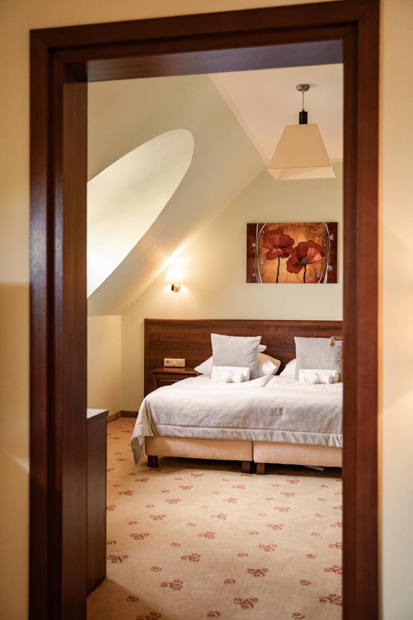 Hotel Rycerski Czeladz Bagian luar foto