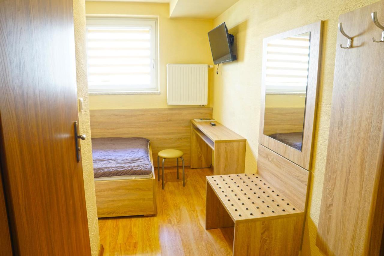 Hotel Rycerski Czeladz Bagian luar foto